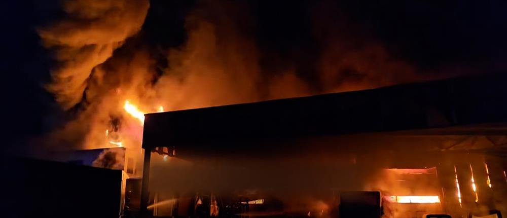 Σχολικά Γεύματα - Λαμία: Φωτιά από πρόθεση στο εργοστάσιο “βλέπει” η Πυροσβεστική