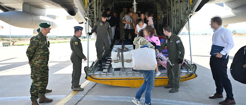 C-130: Η άφιξη των Ελλήνων και τον Κύπριων από την Βηρυτό στην Ελλάδα