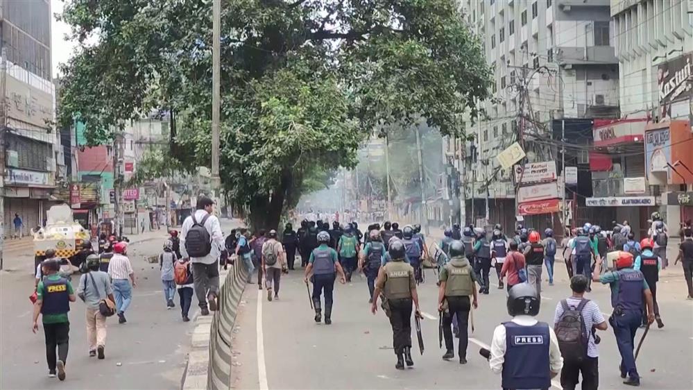 Μπαγκλαντές - Φοιτητικές διαμαρτυρίες: Χάος στην χώρα, επεισόδια και εκατοντάδες νεκροί