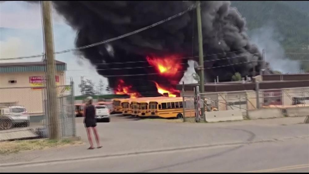 Φωτιές στον Καναδά: Εκκένωση περιοχών και μάχη με τις φλόγες