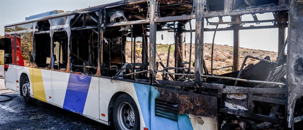 Λεωφόρος Ποσειδώνος: Φωτιά σε λεωφορείο