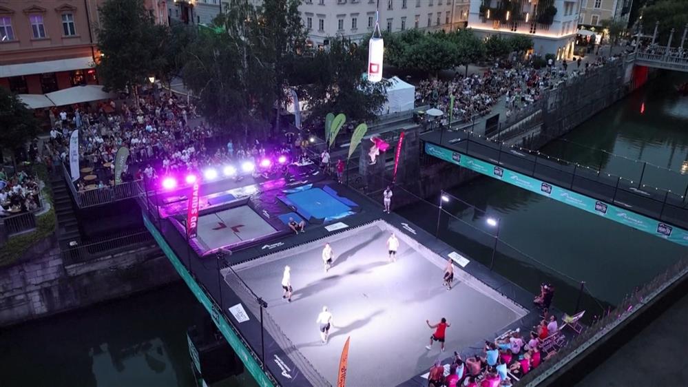 Σλοβενία: Διαγωνισμός τραμπολίνο πάνω από το ποτάμι της Λουμπλιάνα