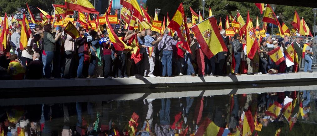 Άνοιξαν οι κάλπες για τις κρίσιμες εκλογές στην Καταλονία