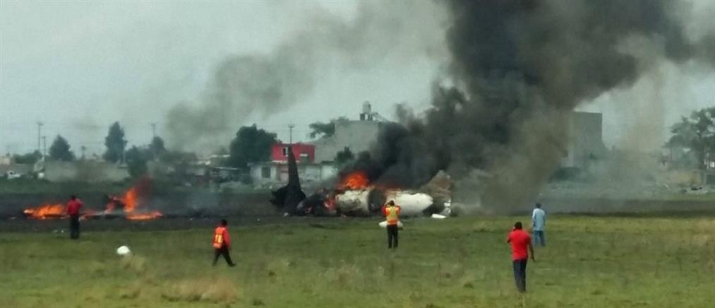 Αεροσκάφος συνετρίβη και τυλίχθηκε στις φλόγες (βίντεο)