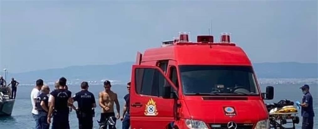 Θεσσαλονίκη: μάνα και γιός, δεμένοι με χειροπέδες, πνίγηκαν στο λιμάνι (εικόνες)