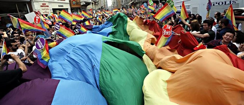 Χιλιάδες άνθρωποι στο Gay Pride της Κωνσταντινούπολης