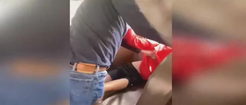 Οδηγός σχολικού άρπαξε παιδί από τον λαιμό επειδή... γελούσε (βίντεο)