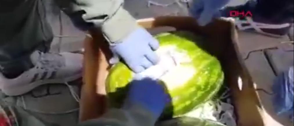 Έκρυψαν 65 κιλά ηρωίνης μέσα σε… καρπούζια! (βίντεο)