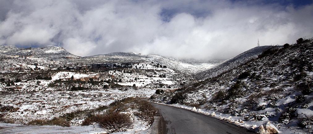 «Μάχη» με το χιόνι δίνουν τα εκχιονιστικά στα ορεινά της Ηπείρου