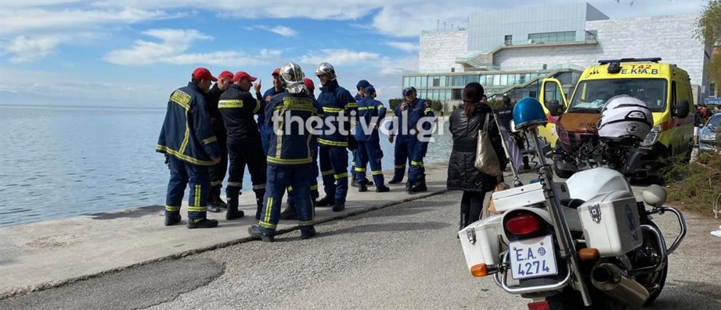 Θεσσαλονίκη: "Βουτιά" θανάτου με αυτοκίνητο στον Θερμαϊκό (εικόνες)