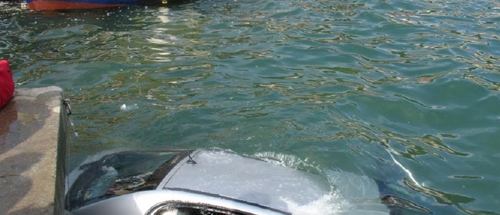 Θρίλερ με πτώση αυτοκινήτου στο λιμάνι του Πειραιά