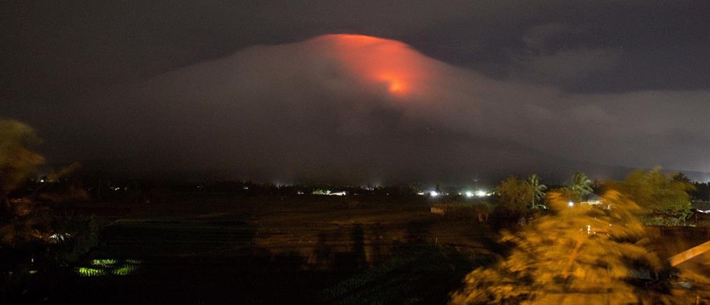 Συναγερμός για επικείμενη έκρηξη ηφαιστείου στις Φιλιππίνες (βίντεο)