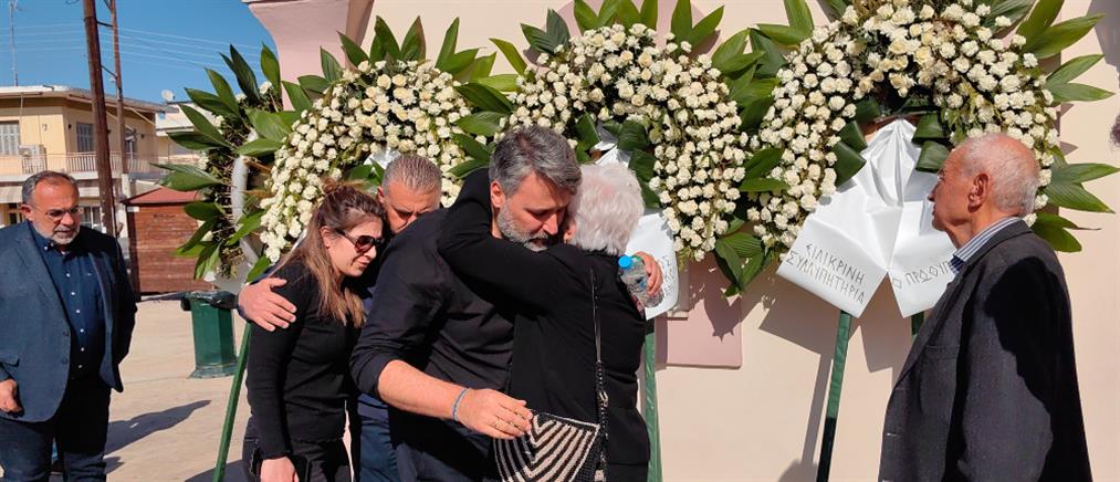 Καλλιάνος: Θλίψη στην κηδεία του πατέρα του βουλευτή (εικόνες)