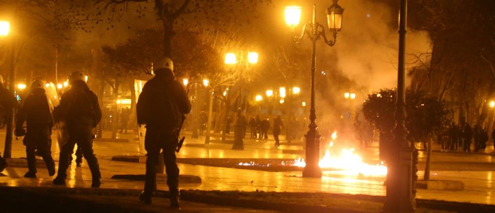 Τραγωδία στα Τέμπη: επεισόδια στην πορεία της Θεσσαλονίκης (βίντεο)