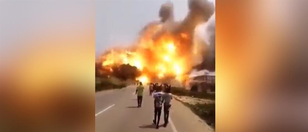 Γκάνα: “Μακελειό” από τροχαίο φορτηγού με εκρηκτικές ύλες (βίντεο)