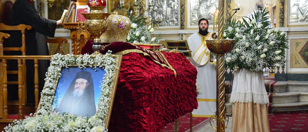 Μητροπολίτης Αιτωλίας και Ακαρνανίας: Ολονυχτία πιστών έξω από τον Άγιο Σπυρίδωνα