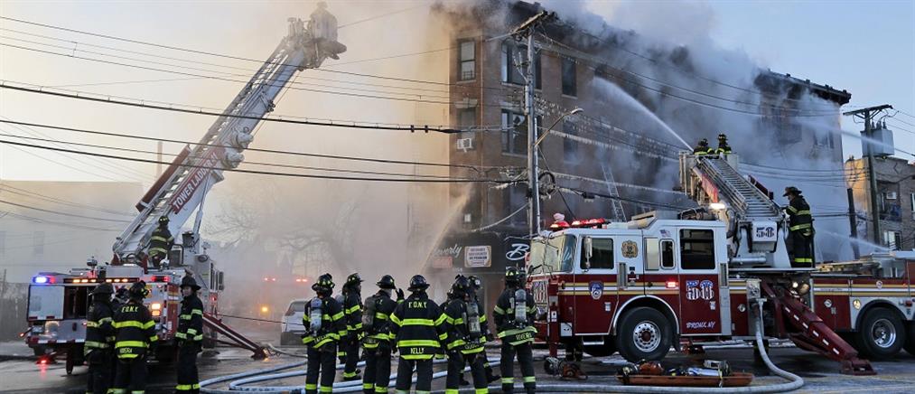 Πυρκαγιά σε πολυκατοικία στο Μπρονξ της Νέας Υόρκης (βίντεο)
