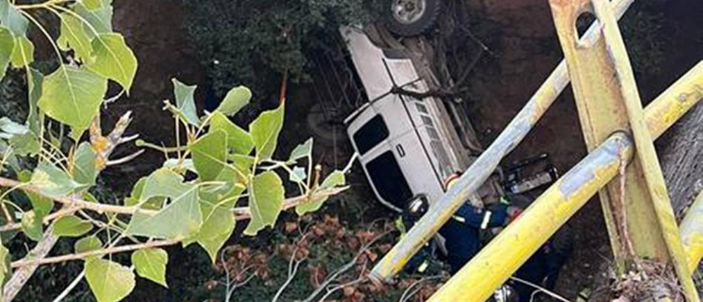 Τροχαίο στην Φθιώτιδα: νεκρός οδηγός σε πτώση αυτοκινήτου από γέφυρα (εικόνες)