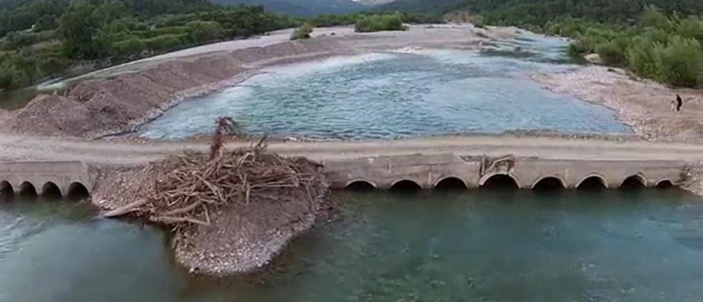 Έπεσε η γέφυρα που ένωνε την Ναύπακτο με το Αγρίνιο (βίντεο)