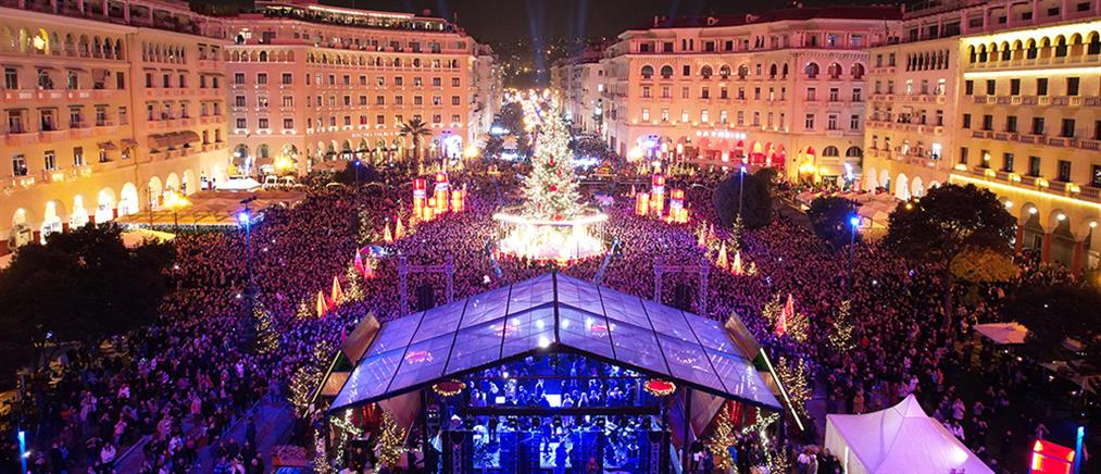 Χριστούγεννα στη Θεσσαλονίκη: Με εντυπωσιακό show πυροτεχνημάτων άναψε το δέντρο (εικόνες)