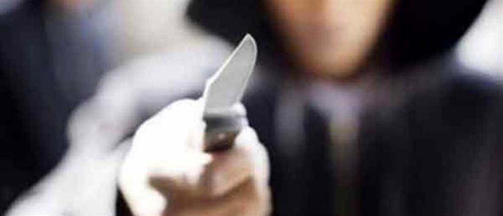 Ανήλικοι έκλεψαν νεαρό υπό την απειλή μαχαιριού