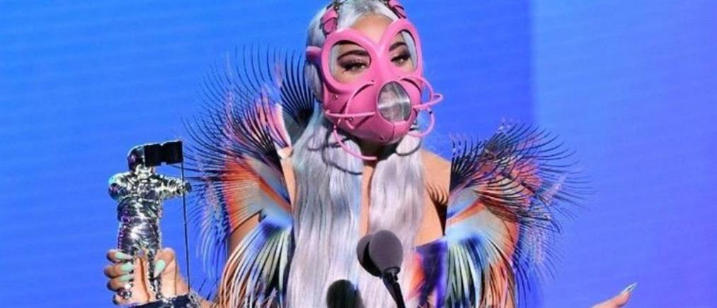 Lady Gaga: στα Video Music Awards με αντιασφυξιογόνα μάσκα