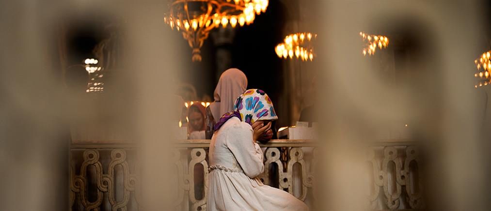 Αγιά Σοφιά: “Προκλητική” προσευχή στην επέτειο της μετατροπής της σε τζαμί