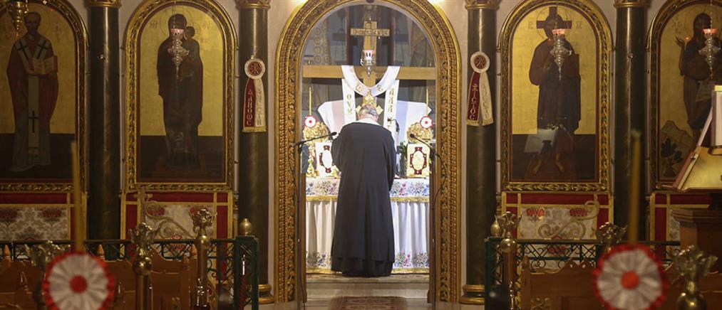 Κορονοϊός: Πρόστιμα σε ιερέα και πιστούς που συμμετείχαν σε λειτουργία