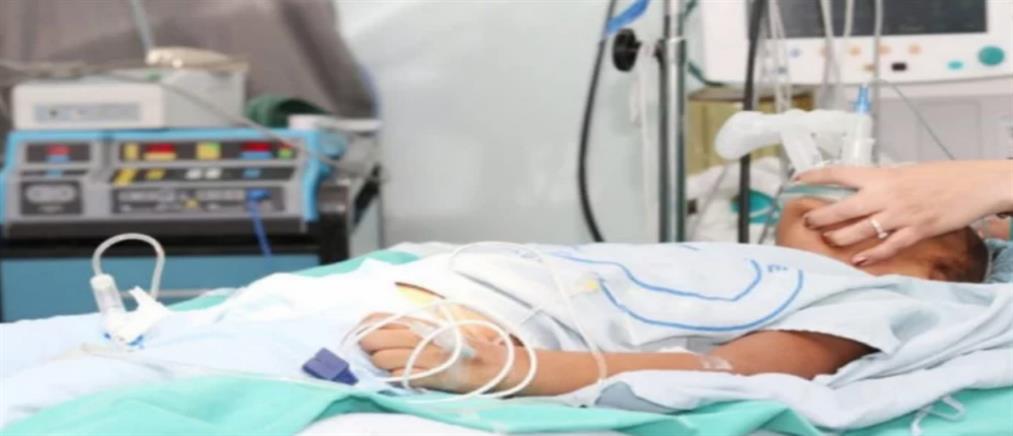 Διασωληνωμένος 4χρονος που ξυλοκοπήθηκε από τον πατριό του - Σε κώμα μεταφέρθηκε στο νοσοκομείο