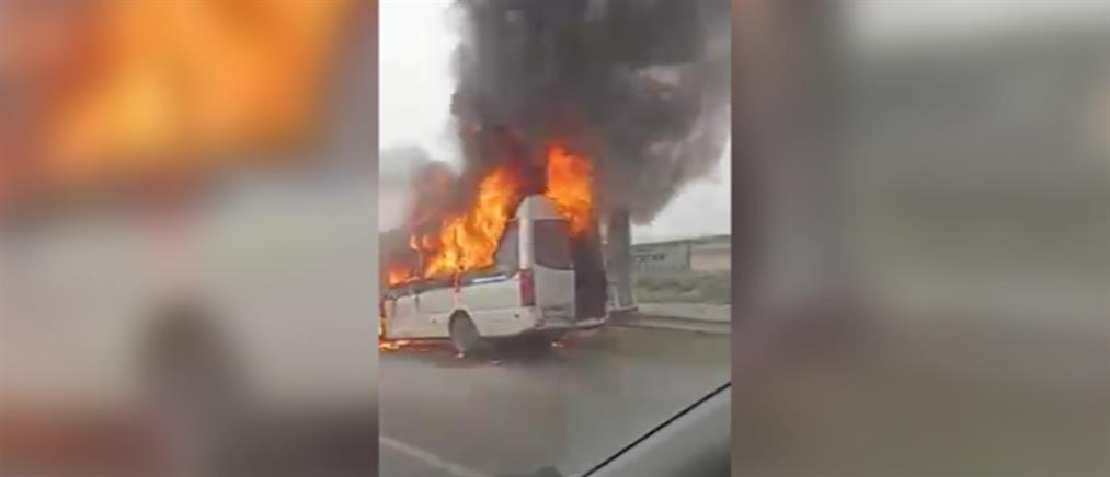 Θεσσαλονίκη: φωτιά σε λεωφορείο με προσκυνητές από το Άγιον Όρος (βίντεο)(βίντεο)
