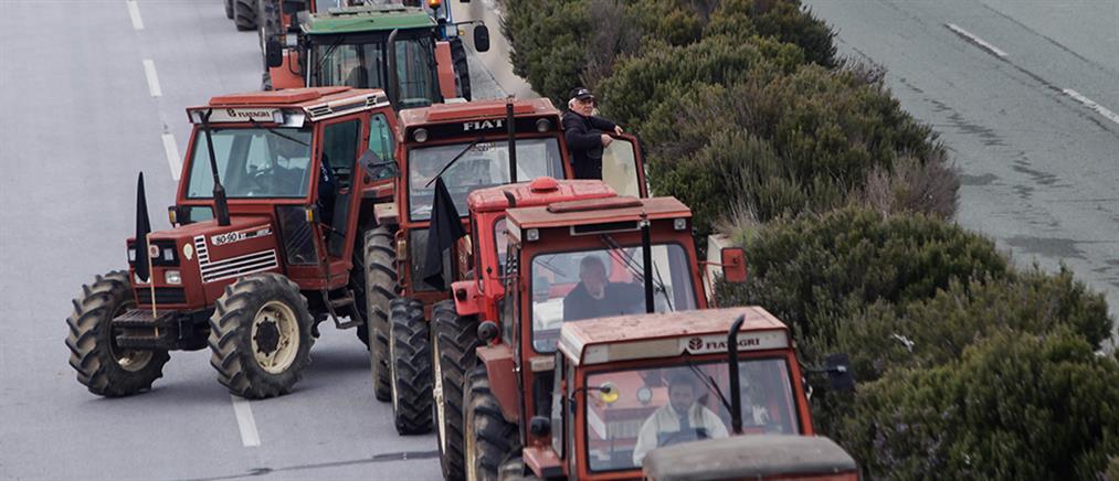 Θεσσαλονίκη: Οι αγρότες κατεβάζουν τα τρακτέρ στις πλατείες των χωριών