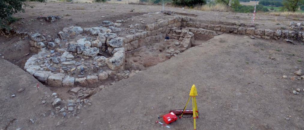 Τείχος και ιερό αποκαλύφθηκαν στην ανασκαφή της αρχαίας Φενεού