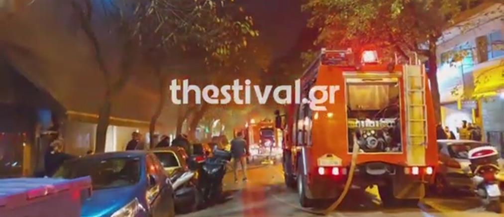 Θεσσαλονίκη: Φωτιά σε μεζεδοπωλείο εν ώρα λειτουργίας (βίντεο)