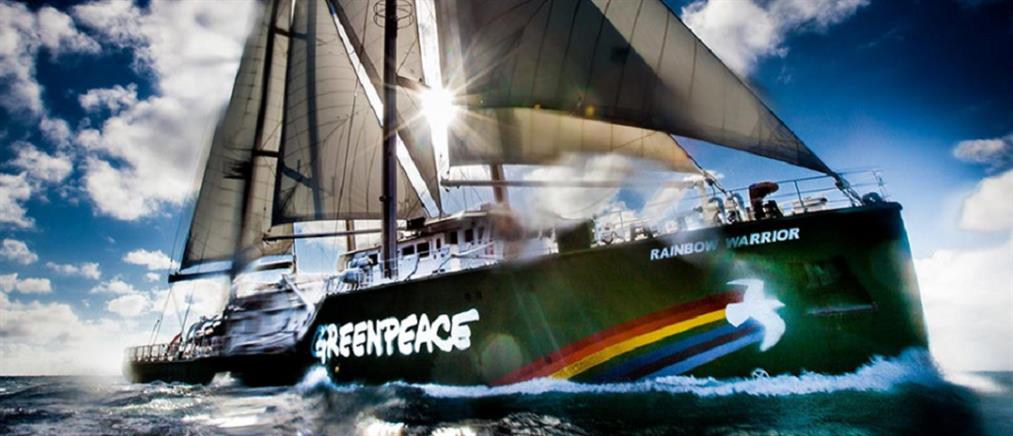 Το πλοίο σύμβολο της Greenpeace στο λιμάνι του Ηρακλείου