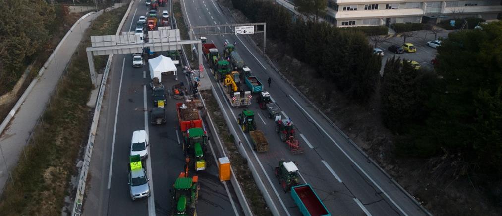 Ολλανδία: Οι αγρότες κλείνουν τους δρόμους (βίντεο)