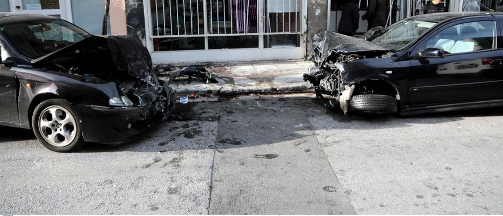 Θεσσαλονίκη: “Τρελή πορεία” αυτοκινήτου - Έπεσε σε 6 σταθμευμένα ΙΧ (εικόνες)