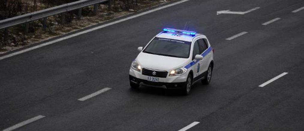 Καταδίωξη στην Αθηνών – Κορίνθου: Οι πυροβολισμοί και η ηρωίνη που πέταξαν στον δρόμο