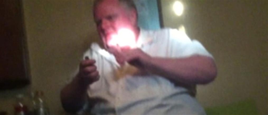 Στη δημοσιότητα το βίντεο με τον πρώην δήμαρχο να καπνίζει κρακ