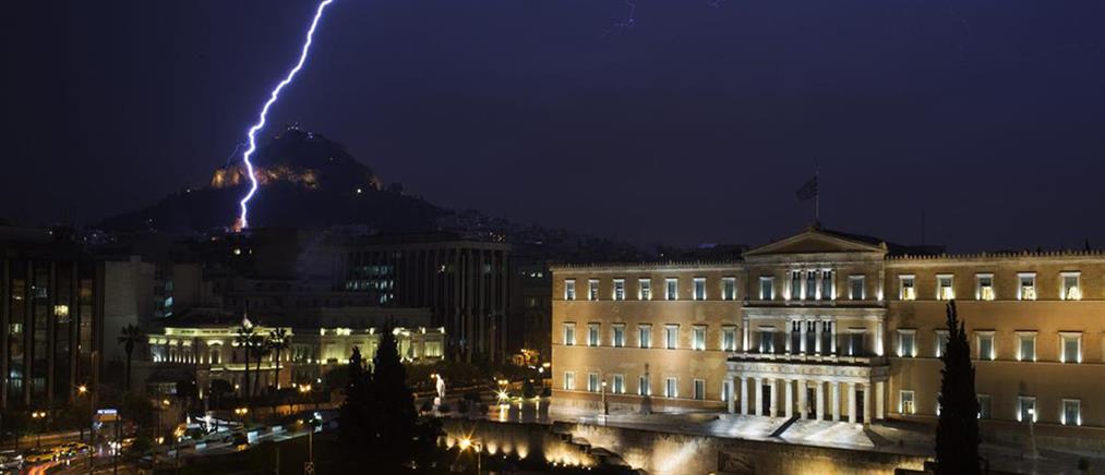 Άστραψε και βρόντηξε στην Αθήνα (ΦΩΤΟ)