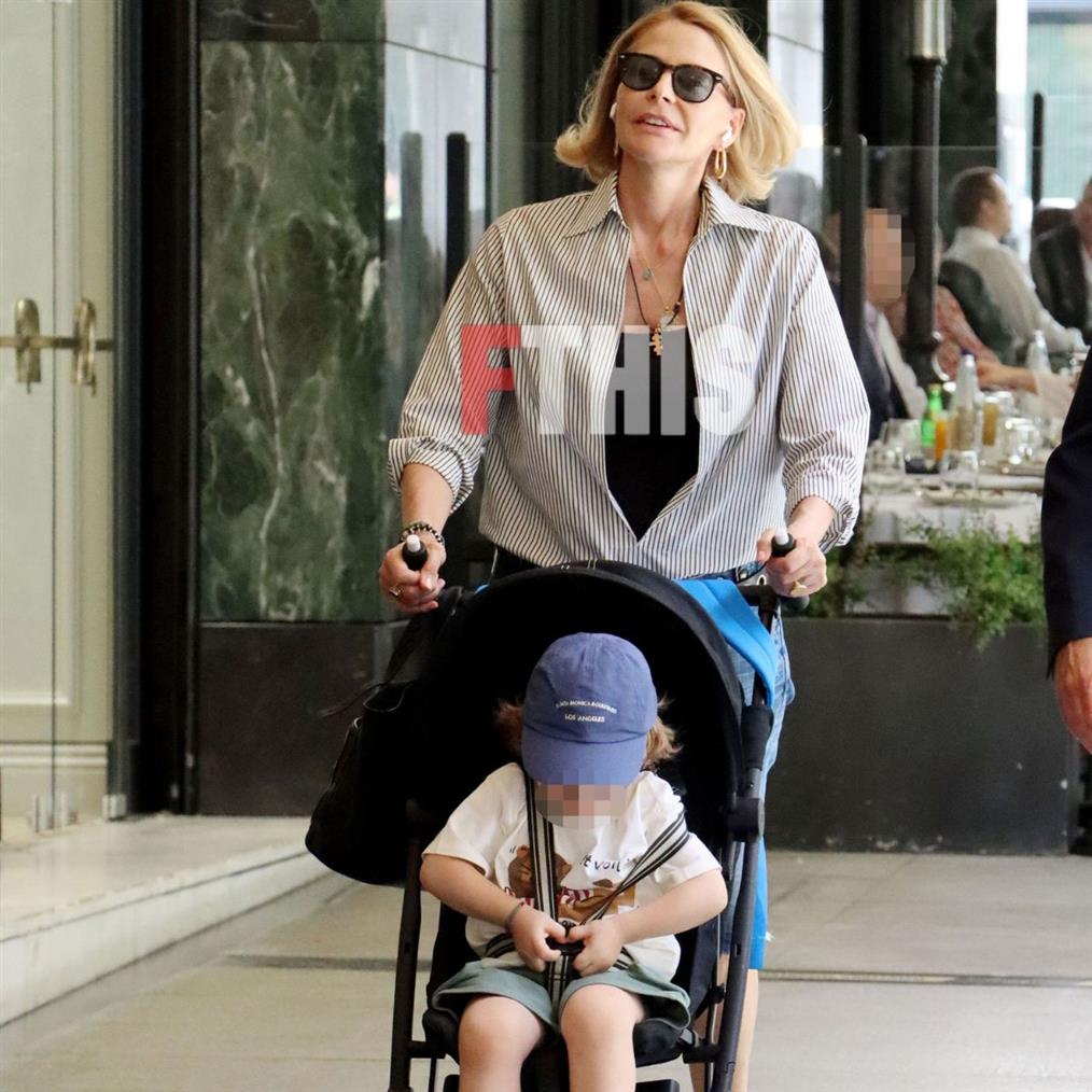Τζένη Μπαλατσινού: Στο κέντρο της Αθήνας με τον γιο της, Παναγιώτη Αντώνιο  (Photos)