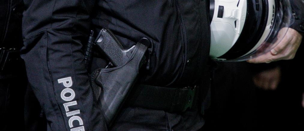 Τρίκαλα: Έκλεψαν το όπλο αστυνομικού σε πάρκινγκ της Εθνικής Οδού