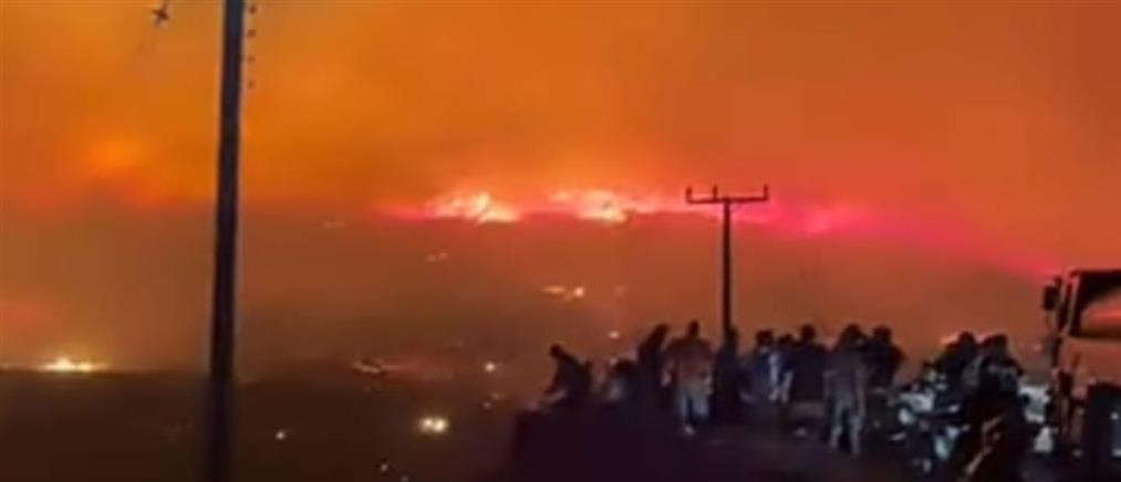 Φωτιά στη Σέριφο: Μαίνεται η πυρκαγιά, εκκενώνονται οικισμοί (βίντεο)