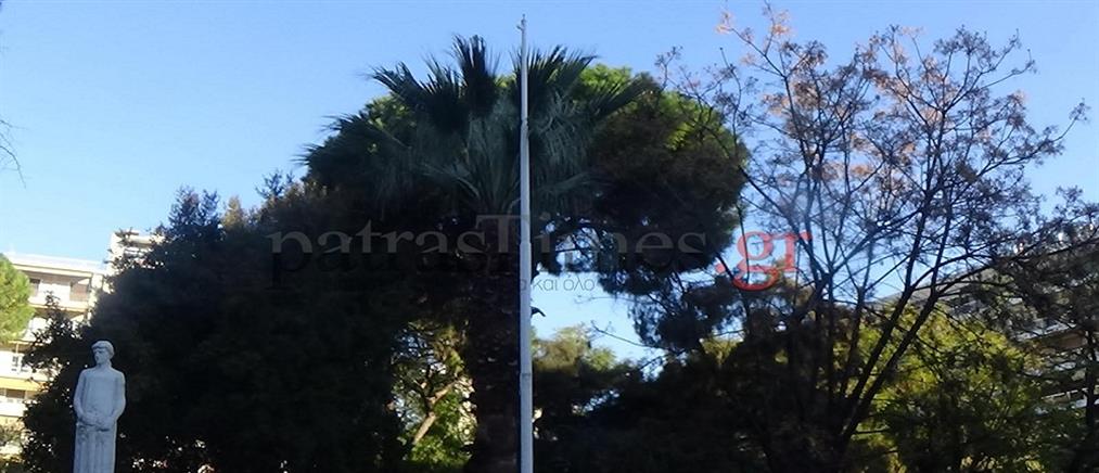 Έκαψαν ελληνικές σημαίες στην Πάτρα (φωτο)