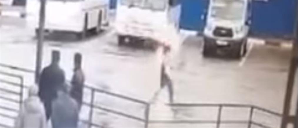 Ρωσία - επιστράτευση: άνδρας αυτοπυρπολήθηκε σε σταθμό λεωφορείων (βίντεο)