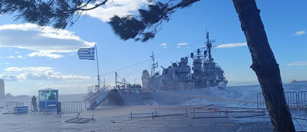 Κακοκαιρία - Θεσσαλονίκη: Κινδύνευσε και πάλι το πολεμικό πλοίο “Βέλος” (εικόνες)