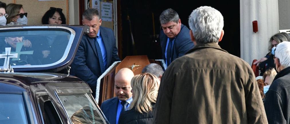 Ρουμανία - Λεωφορείο: Θρήνος στην κηδεία του Νίκου Χλόψιου στην Λάρισα (εικόνες)
