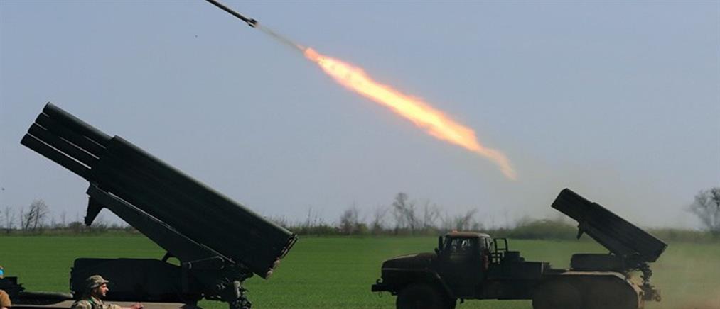 Ουκρανία: ρωσικοί βομβαρδισμοί και “στενός κλοιός” σε πολλές περιοχές