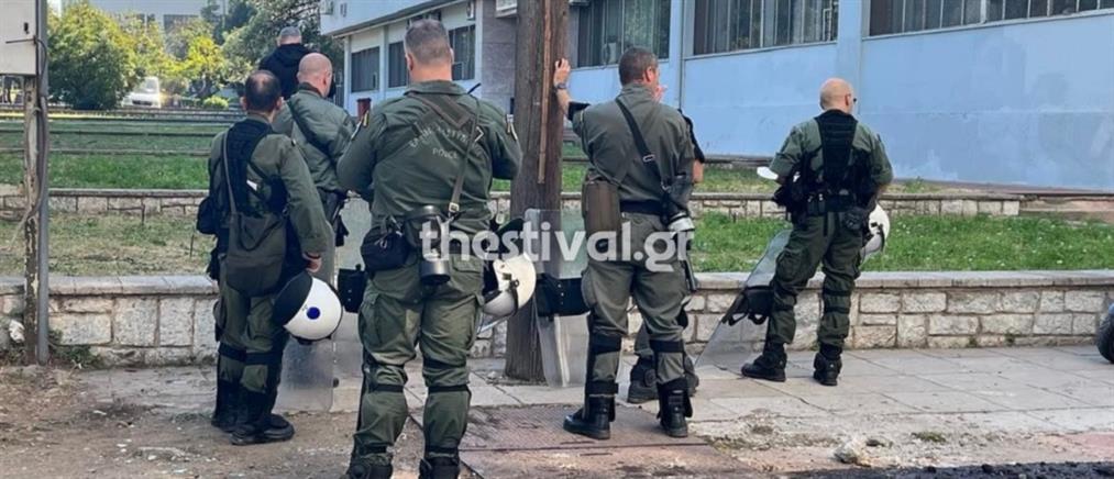 Θεσσαλονίκη – ΑΠΘ: Επίθεση με μολότοφ κατά διμοιρίας των ΜΑΤ 