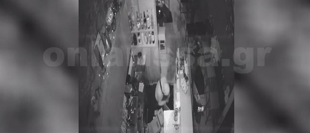 Λάρισα: Κλέφτης πήρε την…άδεια του μαγαζιού (βίντεο)