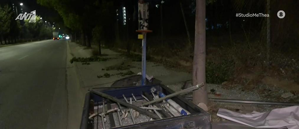 Τροχαίο - Κατεχάκη: Αυτοκίνητο “καρφώθηκε” σε στάση λεωφορείου (βίντεο)